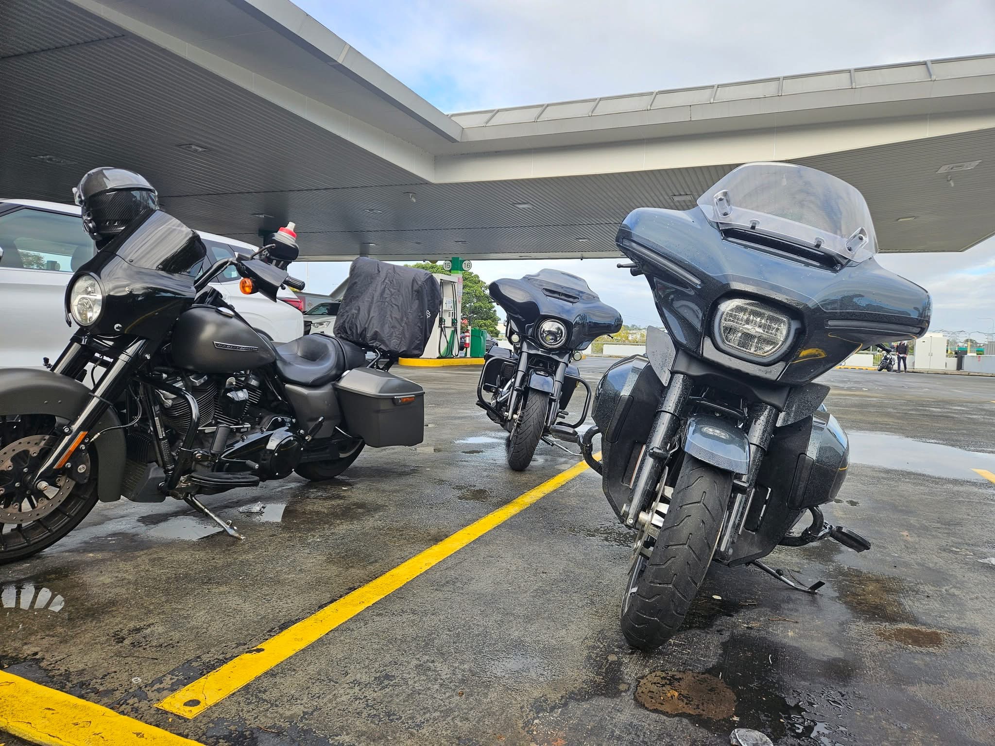 The crew fuelled up and ready to roll from BP Stapylton