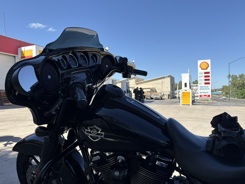 Montefiores - bike dash at the Shell