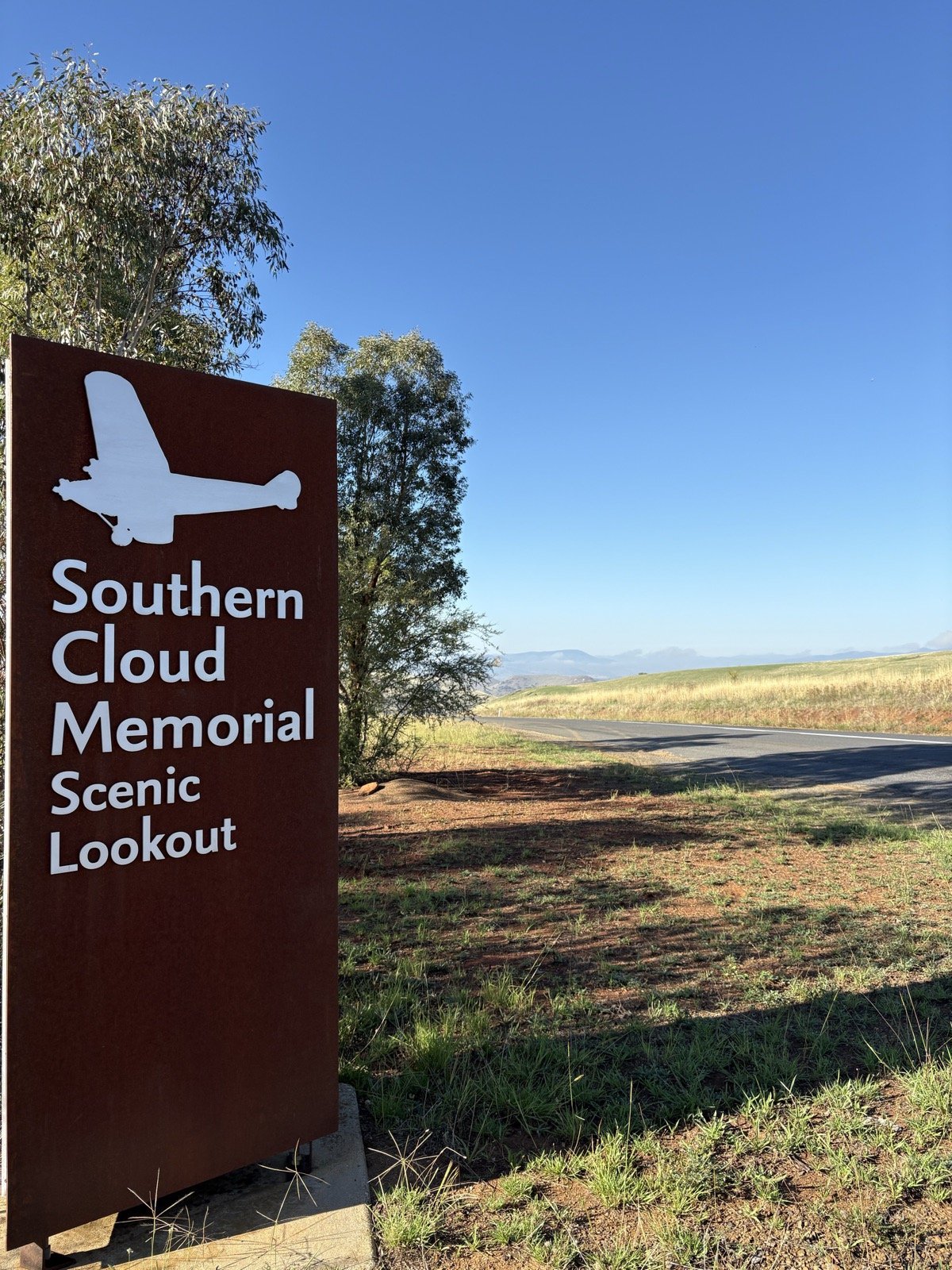 Southern Cloud Memorial Scenic Lookout - the corten steel sign with the valley opening up behind